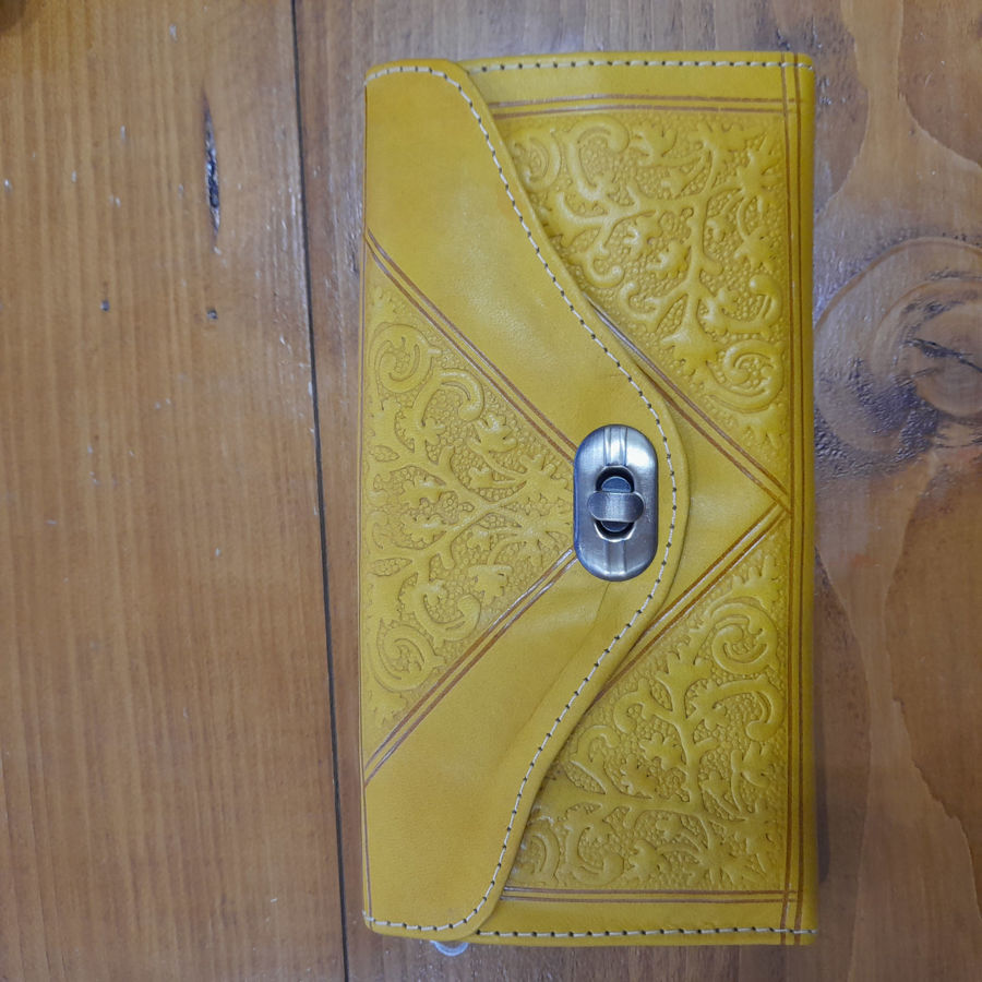 Picture of Second - Large Tri-Fold Purse in Yellow